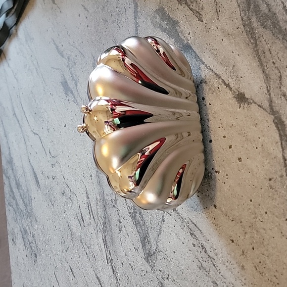 Valerie Stevens 2 Toned Silver Colored Clam Shell Crossbody/Clutch Bag NWOT - Picture 10 of 10